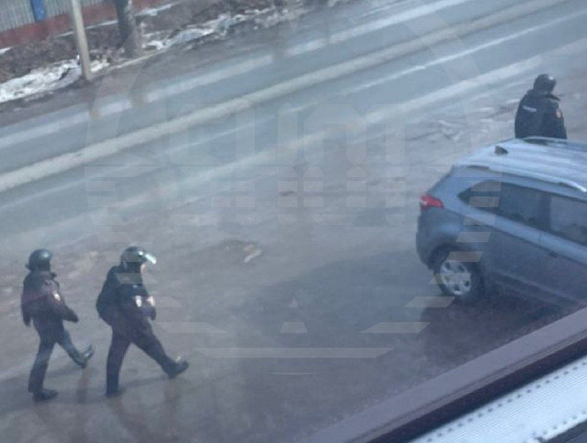 Под Кировом мужчина после МРТ открыл стрельбу из окна многоэтажки