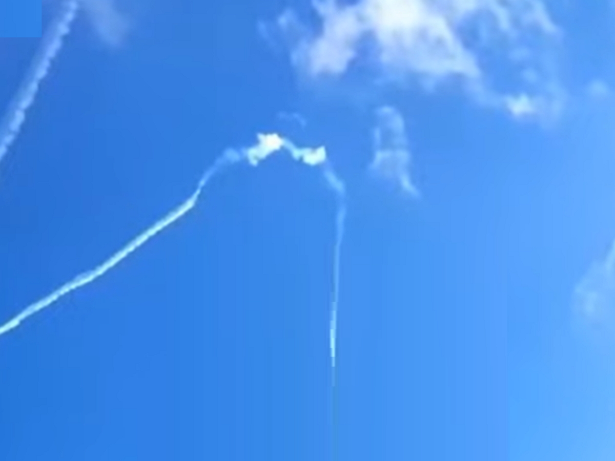 Момент удара ракетой по истребителю в ДНР сняли на видео