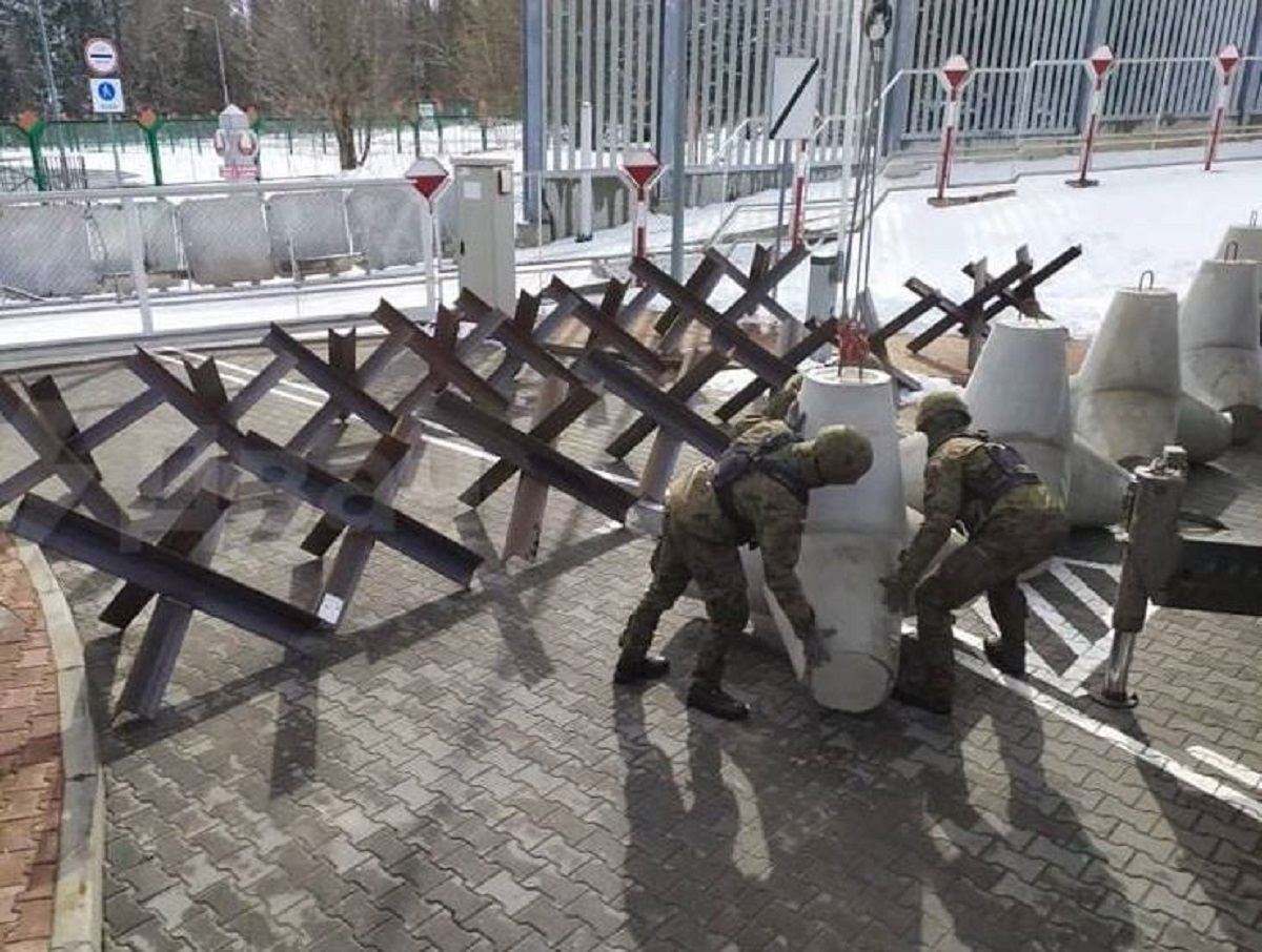 Польша строить укрепления на границе с Беларусью: появились первые фото