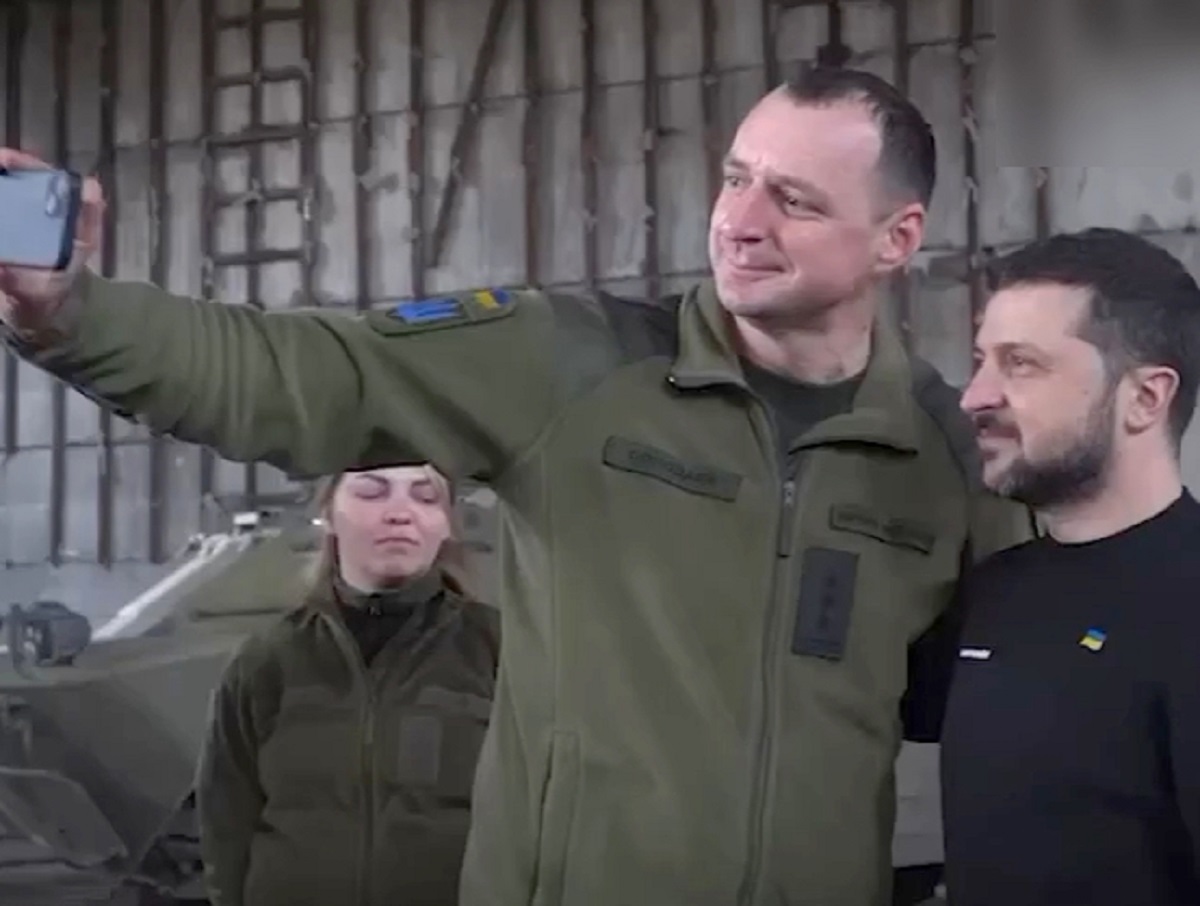 Зеленский заявил, что побывал на позициях ВСУ на Артемовском направлении