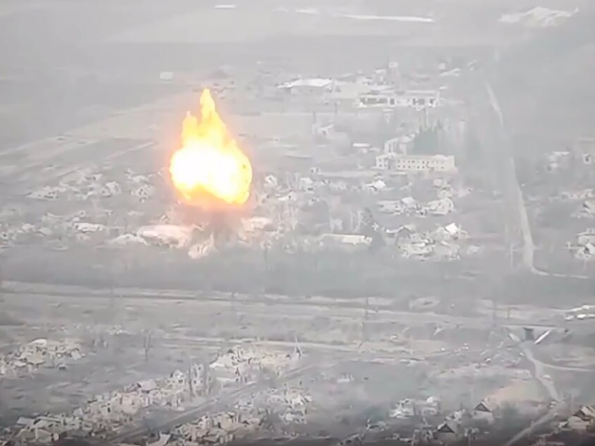 Первое применение ВСУ американской “умной бомбы” JDAM под Бахмутом попало на видео (ВИДЕО)