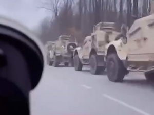 Колонна бронетехники НАТО на Украине