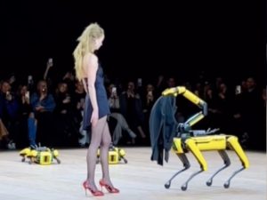 Робот Boston Dynamics раздел модель на модном показе