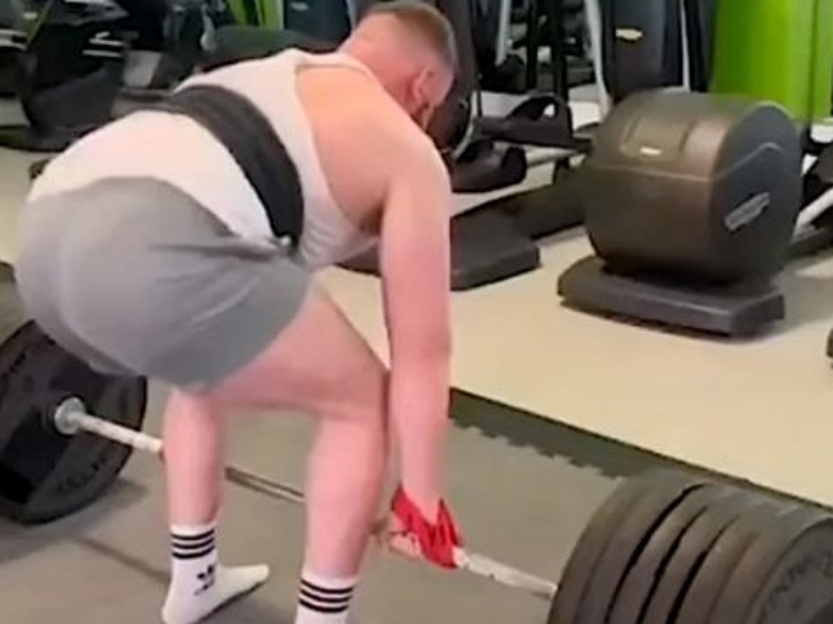 Штангист повеселил зрителей тверком