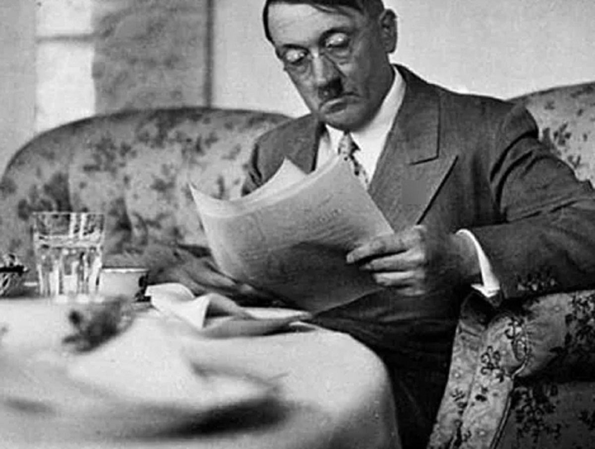 ФСБ рассекретила новые архивные документы о самоубийстве Гитлера