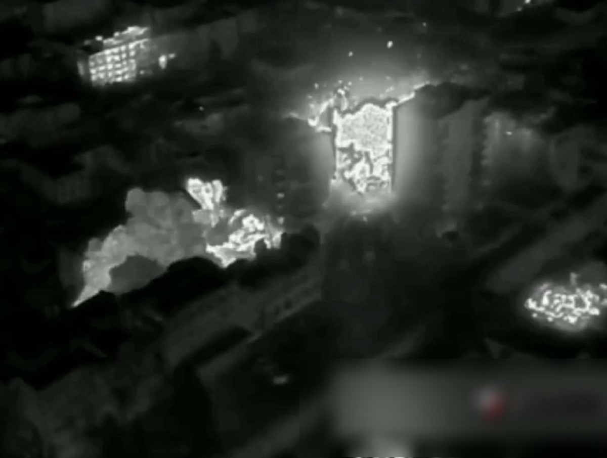 ВСУ взрывает многоэтажки в Артемовске: уничтожение дома попало на видео