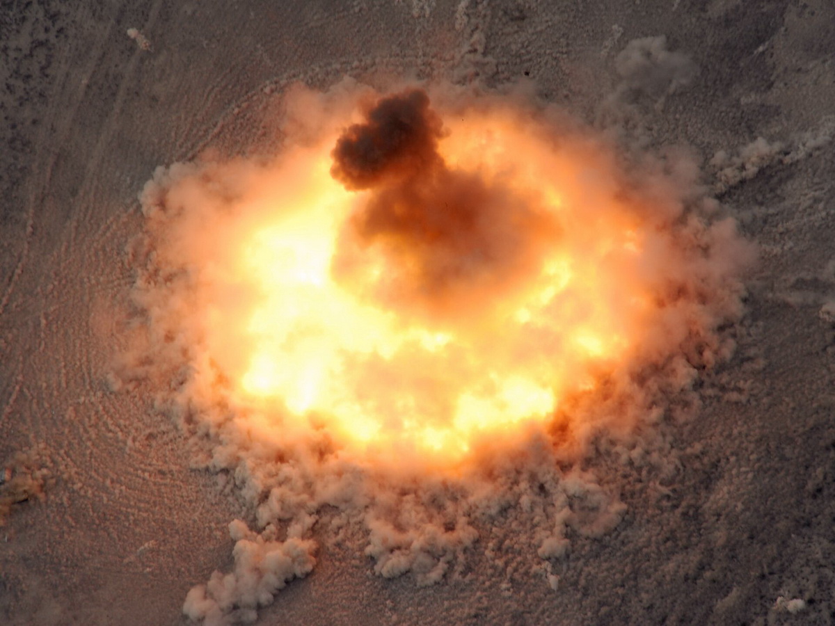 взрыв планирующей бомбы ФАБ