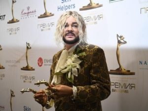 «Кринжовый дед»: фанаты Киркорова думают, что его подменил двойник