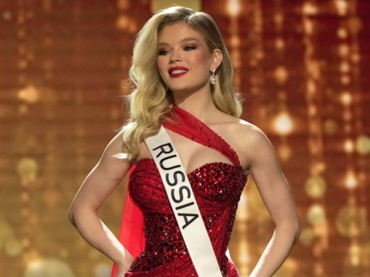 “Мисс Россия” Анна Линникова показала подписчикам грудь без белья