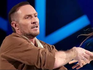 Роман Костомаров