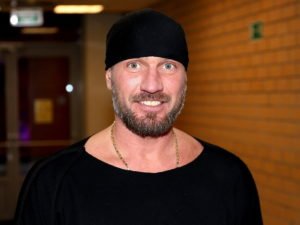 Реабилитолог назвал сроки для протезирования Костомарова 