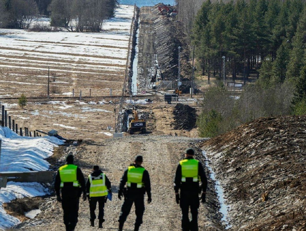 Польша и Финляндия начали строить на границах с Россией заборы