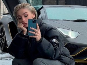 «Пополнение в семье»: Настя Ивлеева показала новое авто за 30 млн рублей