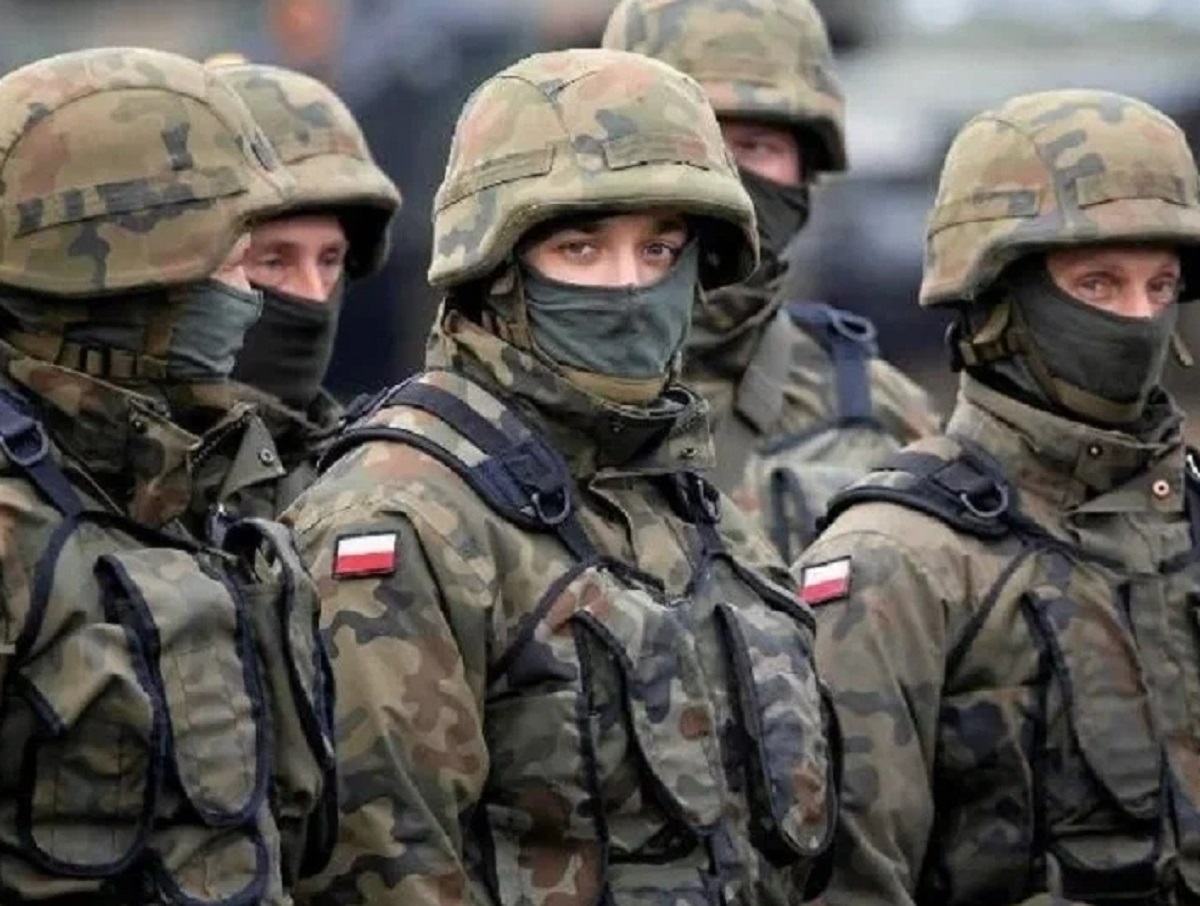 Политолог Можняк: Польша собирается воевать с Россией на Украине