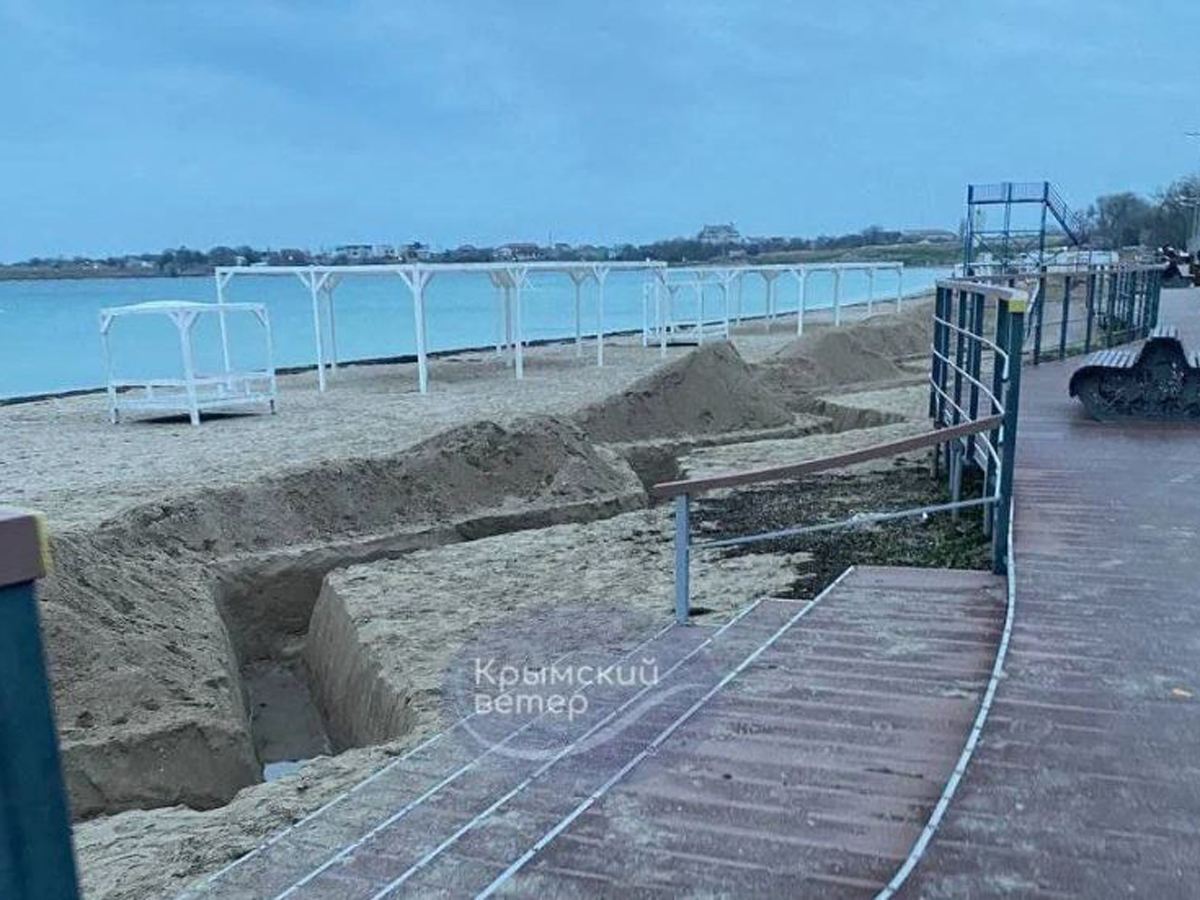 В Крыму заметили многокилометровые окопы на пляжах, готовые к удару ВСУ