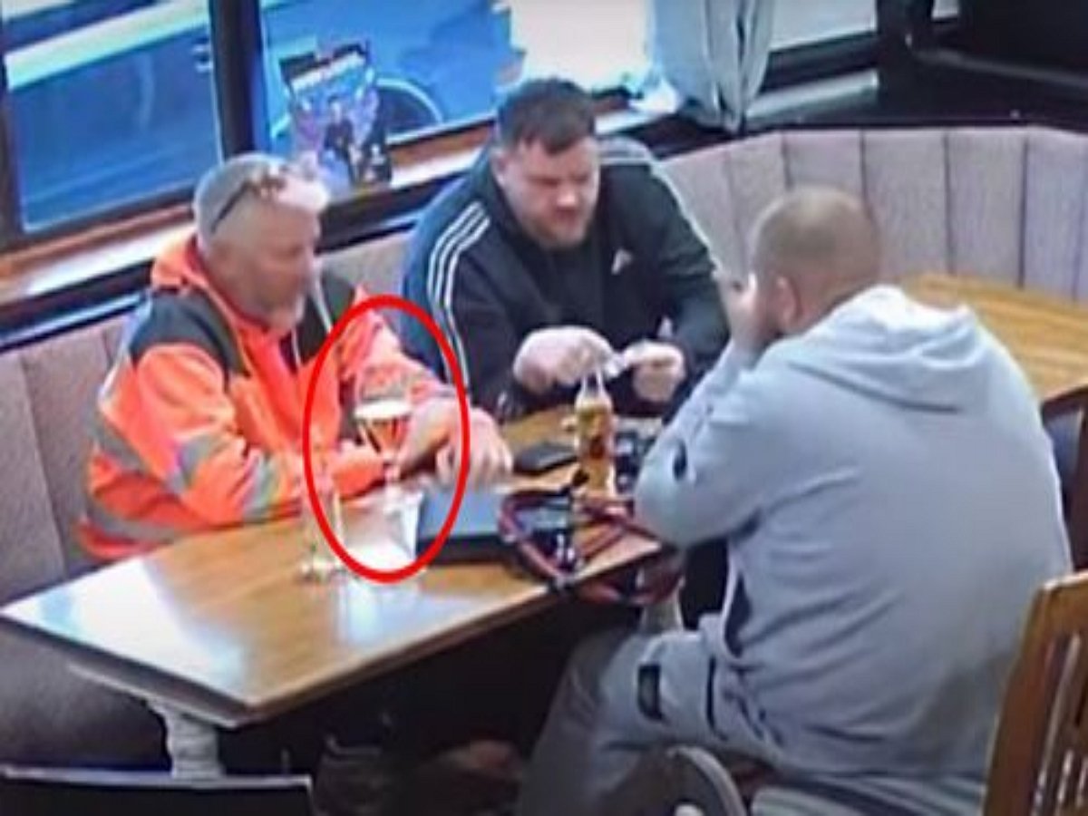 Призрак в пабе так разбуянился, что разбил стакан с пивом