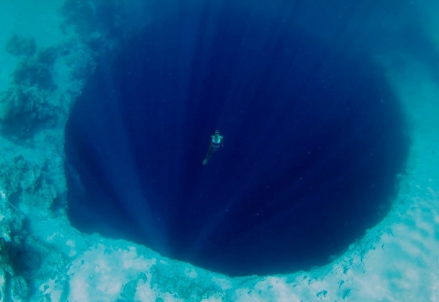 „Портали към други светове“: селекция от гигантски земни дупки от цял ​​свят