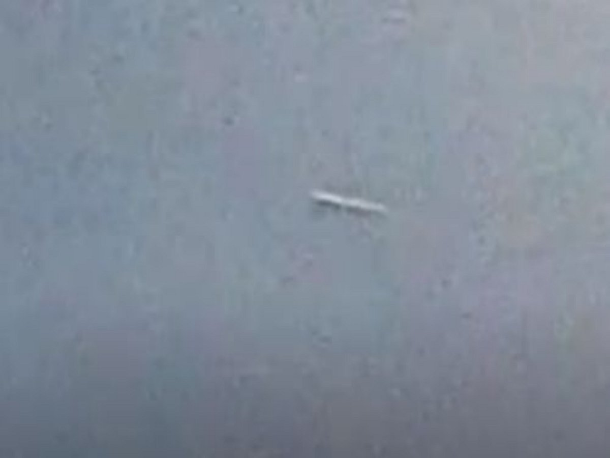 Цилиндрический НЛО пронесся на бешеной скорости в небе Венгрии