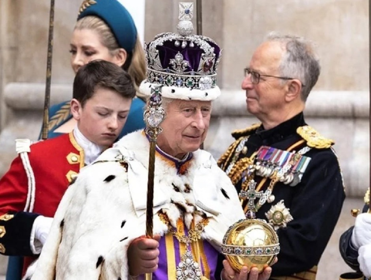«Пугающий знак»: на коронации Карла III заметили смерть с косой