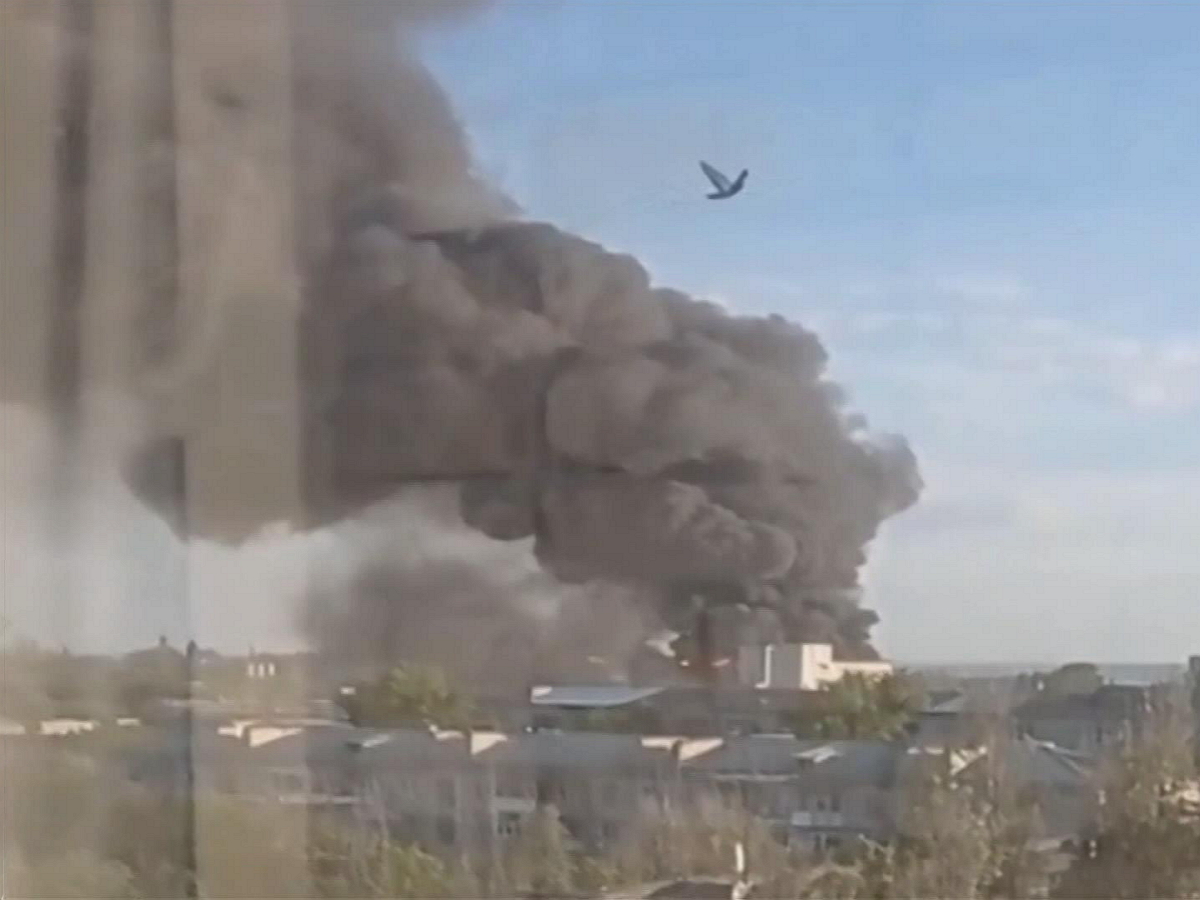 В Луганске прогремели два взрыва: опубликовано видео последствий