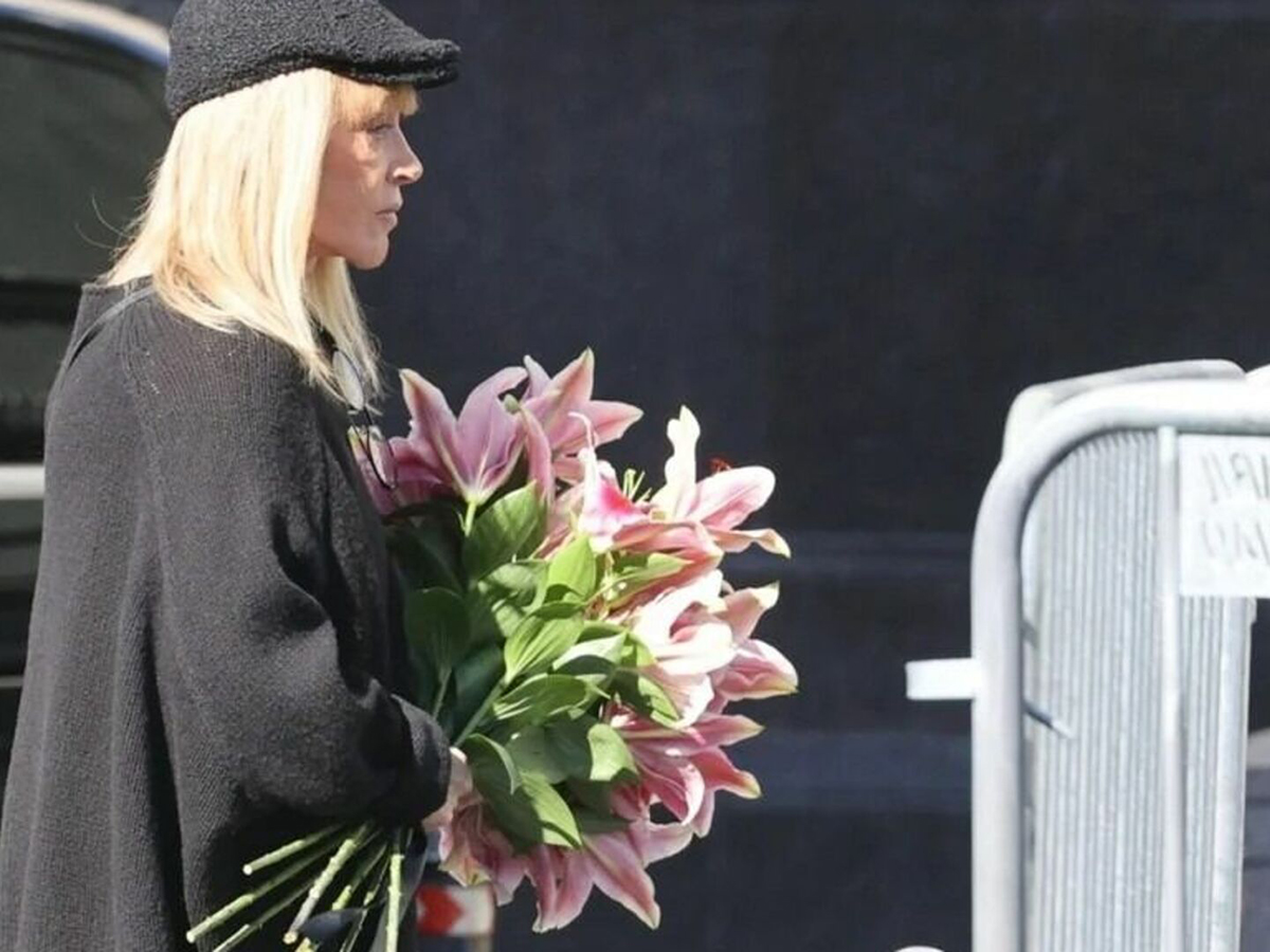 Алла Пугачева на похоронах Валентина Юдашкина