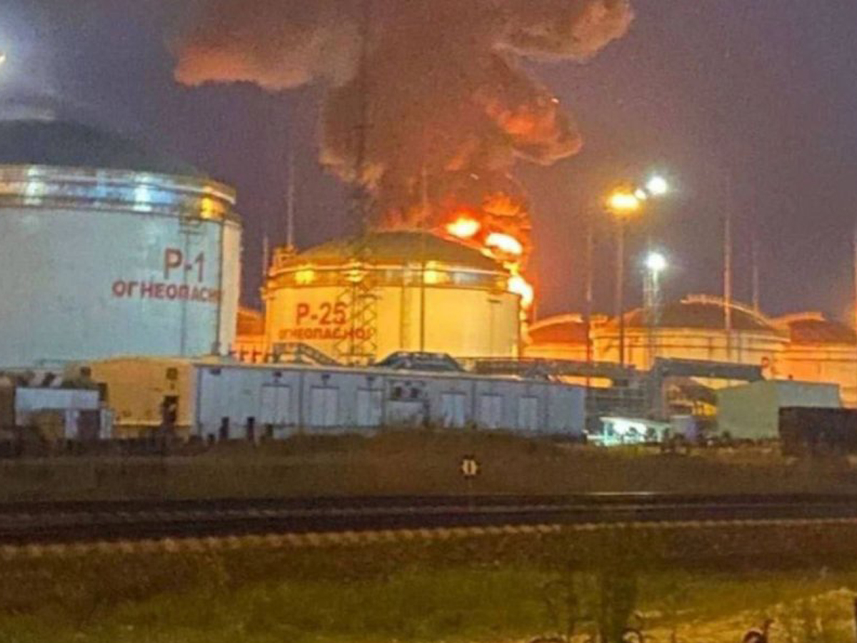 Названа возможная причина пожара в резервуаре с нефтью на Кубани