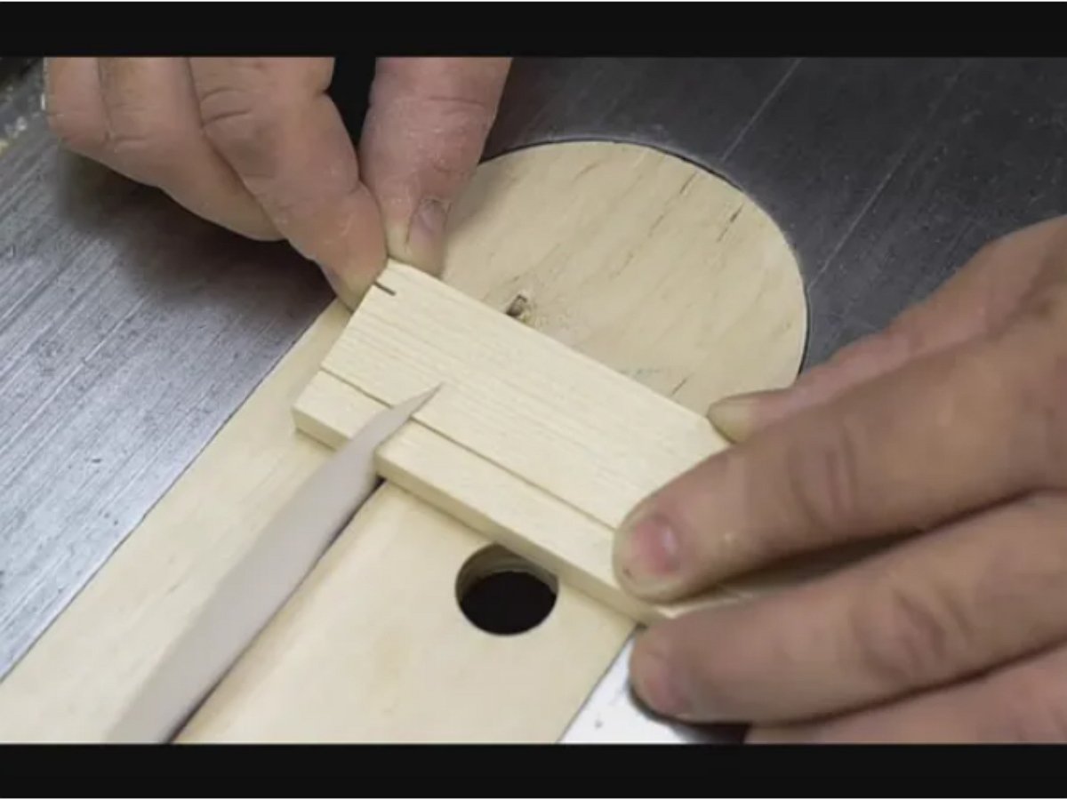 Как разрезать дерево простой бумагой