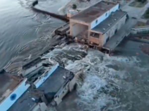 Подрыв Каховской ГЭС попал на видео