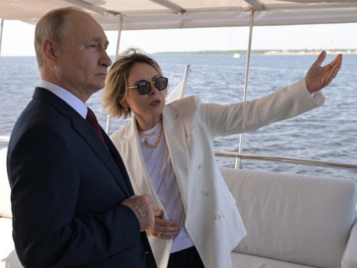 Путин призвал замолчать главу совета директоров «Зенита» Илюхину во время прослушивания гимна