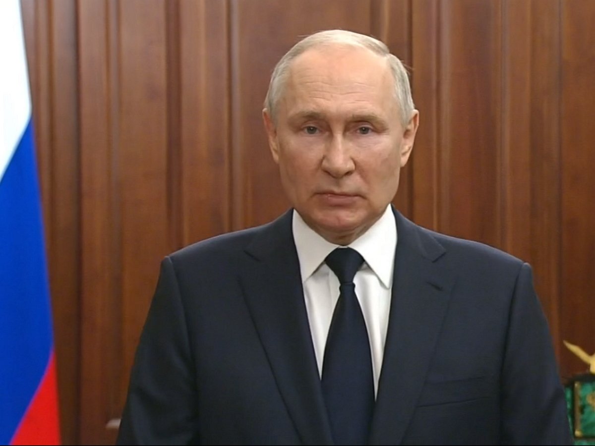 Путин второй раз за два дня выступил с обращением к россиянам и провел совещание с силовиками
