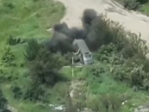 ВС РФ уничтожили FPV-дронами грузовики с боеприпасами ВСУ: опубликовано видео