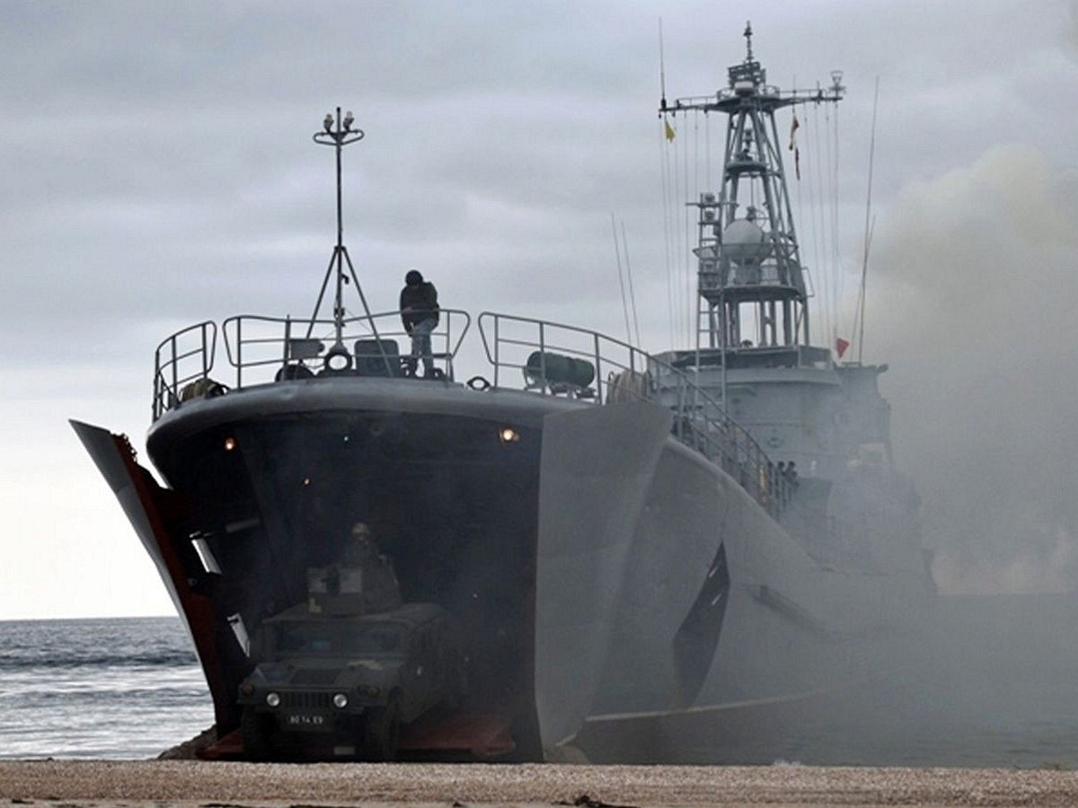 Фото затонувшего в порту Одессы последнего корабля ВМС Украины «Юрий Олефиренко» появилось в Сети