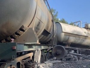 сошли вагоны с рельсов