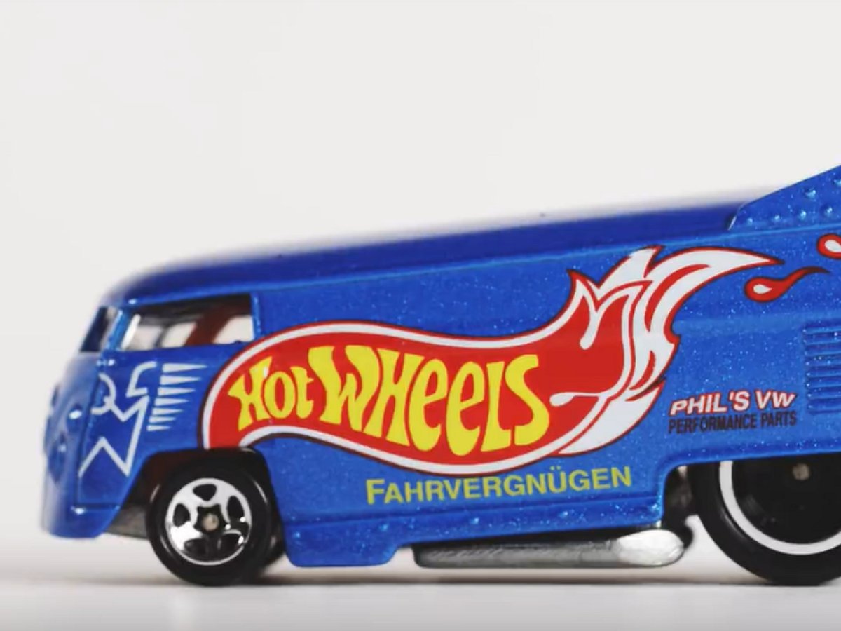 Эволюция игрушечных машинок за две минуты