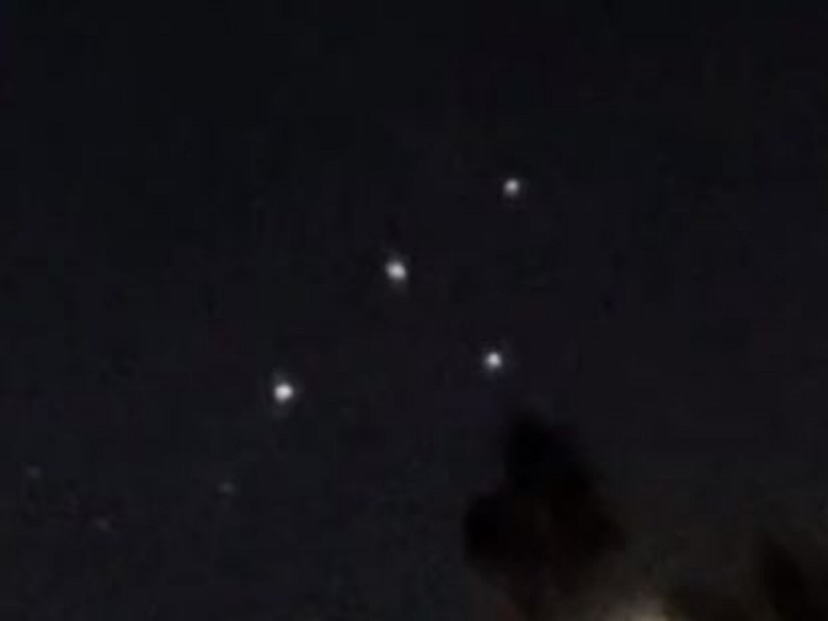 Массовое скопление пульсирующих НЛО видели в небе Аризоны