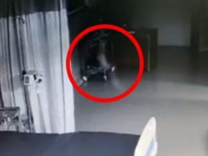 Призрак, летавший по больнице, зафиксировала камера