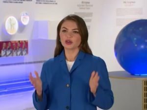 Алина Кабаева вышла в свет и блеснула обручальным кольцом: опубликовано фото