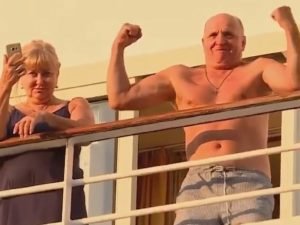 Пассажиры лайнера Astoria Grandе в Батуми встретили протесты грузин с криками «Россия!»