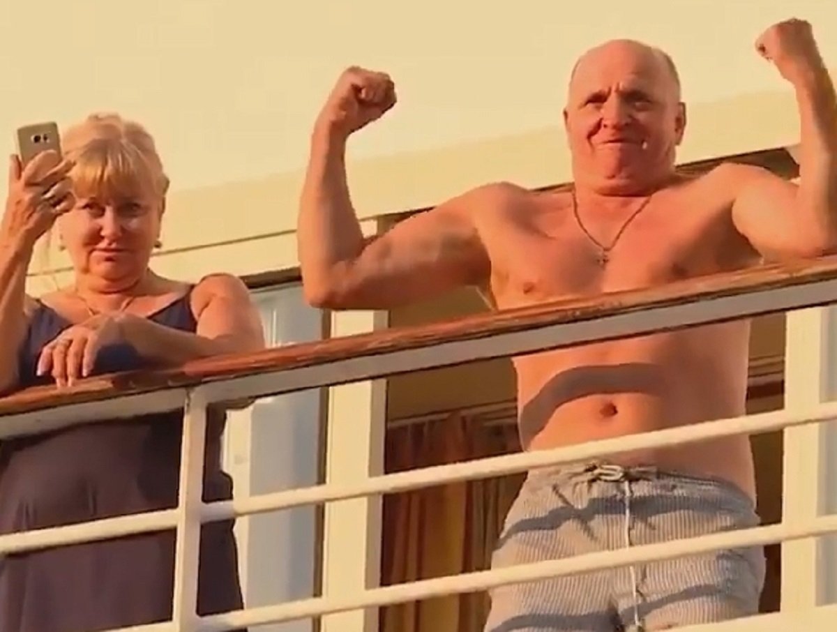 Пассажиры лайнера Astoria Grandе в Батуми встретили протесты грузин с криками «Россия!»