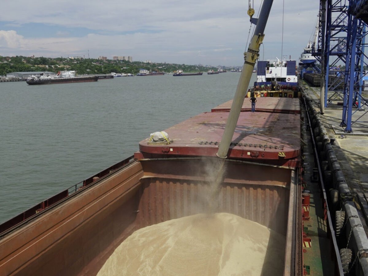ФСБ нашла следы взрывчатки на судне, шедшем за зерном в Россию