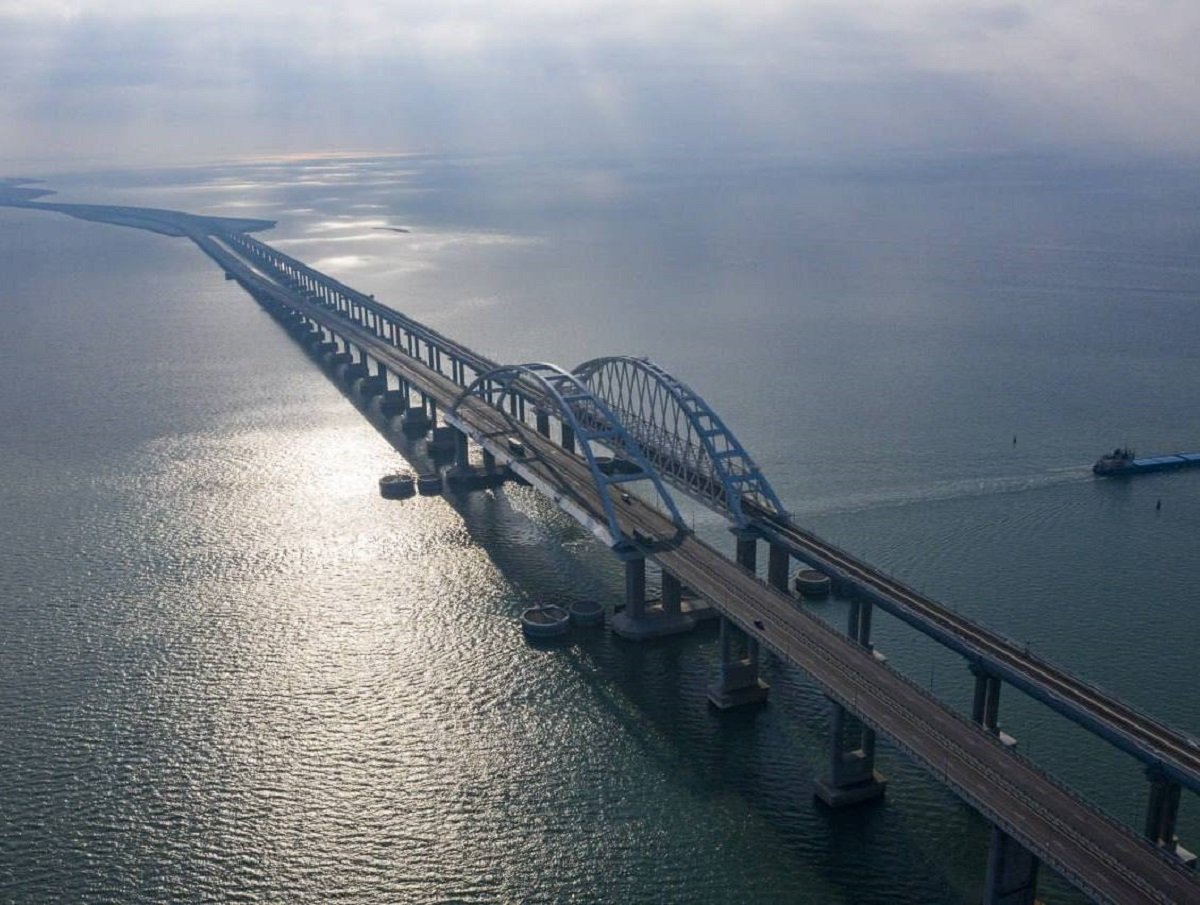 В России продлили сроки ремонта Крымского моста после атаки дрона