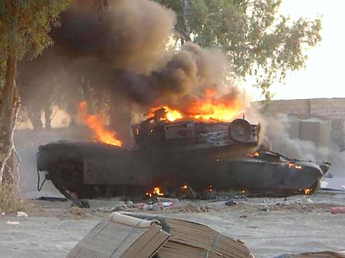 Видео поражения абрамса. Танк Абрамс и танк Меркава. Абрамс подбитый после т90. M1 Abrams вышибные панели.