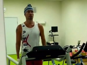 Роман Костомаров поделился свежим видео с тренировки на беговой дорожке