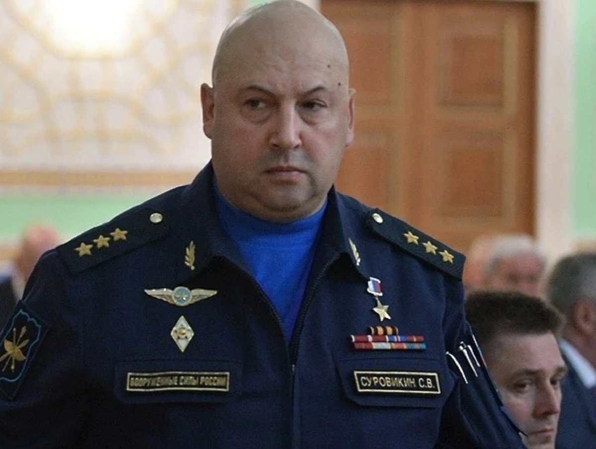 Генерал Суровикин уже месяц со дня мятежа Пригожина не выходит на связь