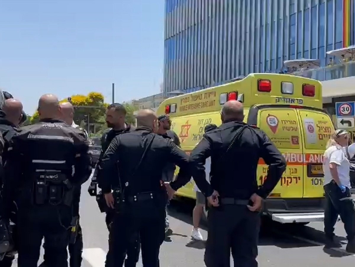 В Тель-Авиве террорист на автомобиле задавил пешеходов: 7 человек пострадали