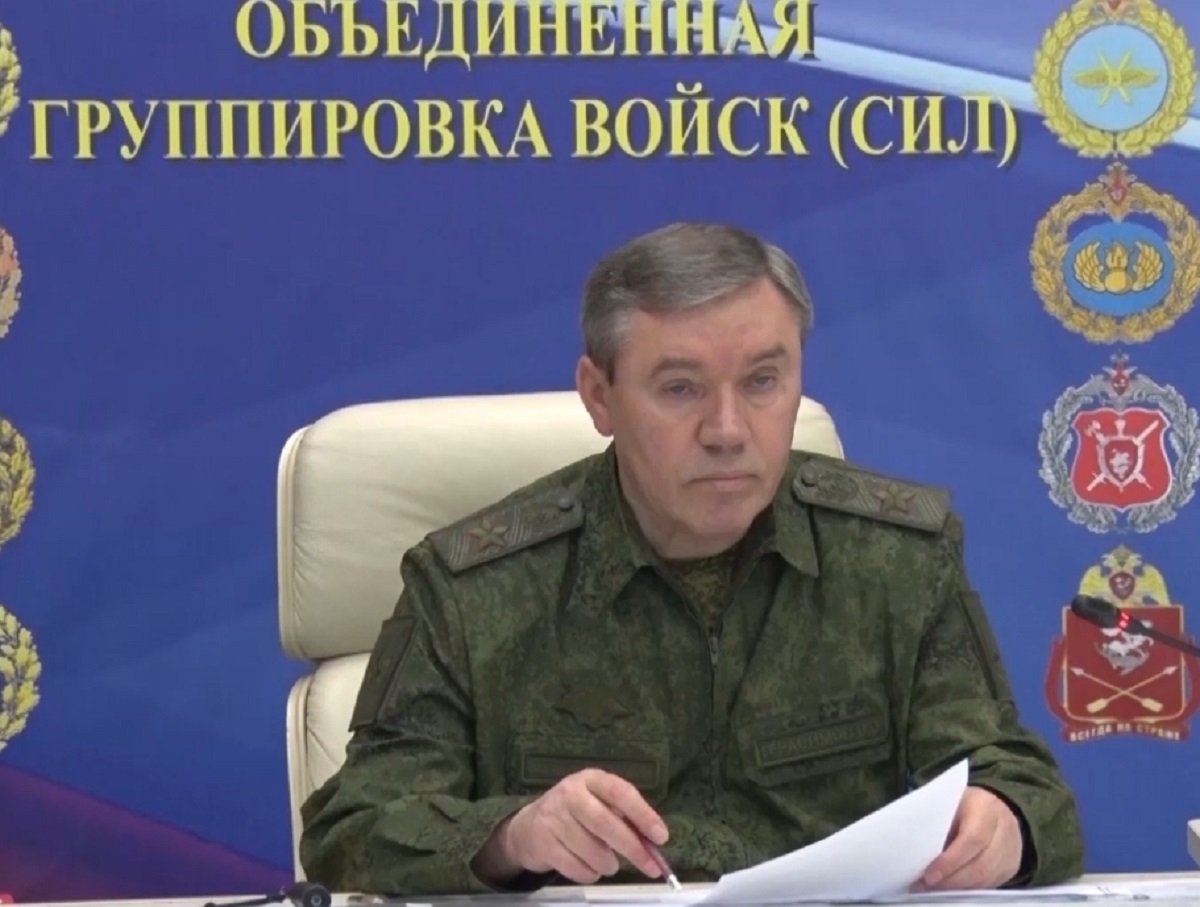 В Сети появилось видео с начальником Генштаба РФ Герасимовым: Daily Mail ранее сообщал о его отставке