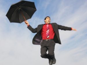 Пытаясь удержать зонт, турок улетел на нем в небо