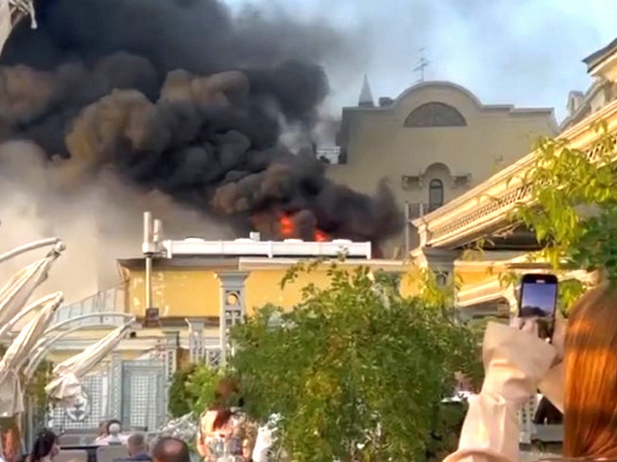 В центре Москвы загорелся ресторан «Пушкинъ»