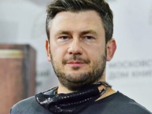 Писателя Глуховского* заочно приговорили к 8 годам колонии