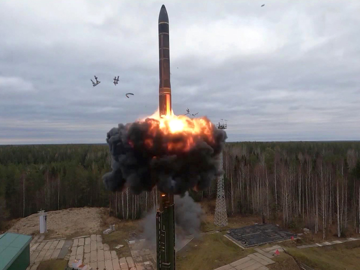 Эксперты ожидают учебный суперзалп всех новых ядерных ракет РФ